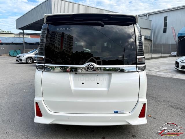 2021 Toyota VOXY 2.0 ZS KIRAMEKI III (A) - 4