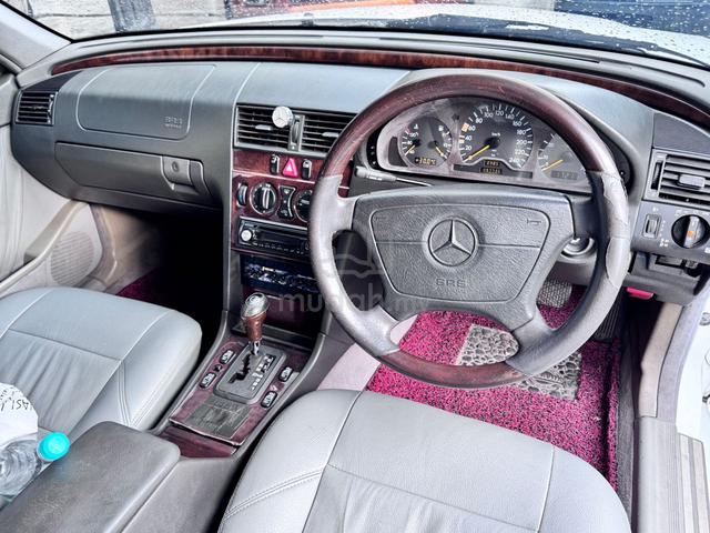 1995 Mercedes Benz 200 2.0 (A) - 4