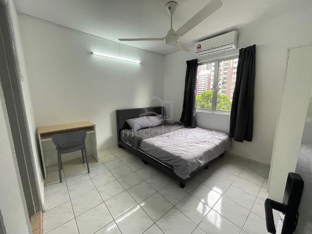 Cozy Medium Room with Smart Lock & Fully Furnished@ Pantai Hillpark 2 1