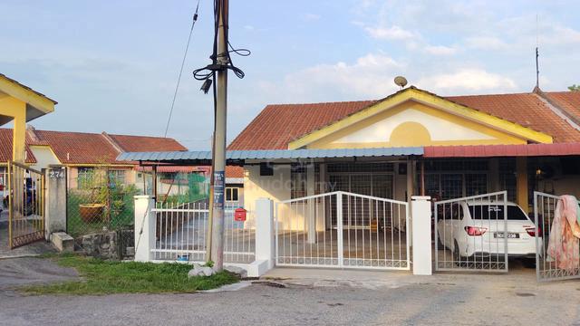 Teluk Kemang Taman Politeknik Single Storey House For Rent 1