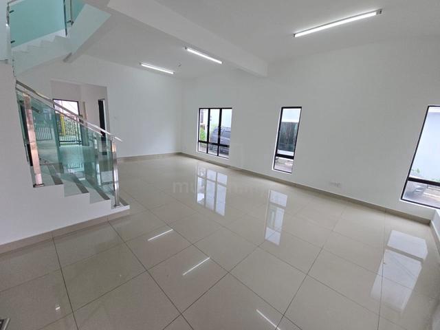 Semenyih Parkland Beranang End Lot 2 tingkat 5