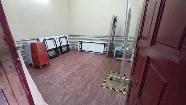 Room for Rent in Shoplot – Suitable for Multiple Uses 1