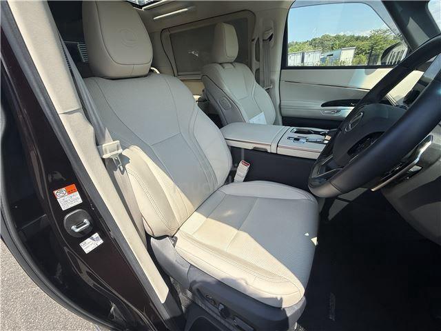 2025 Lexus LM500 h Version L WHITE INTERIOR - 4