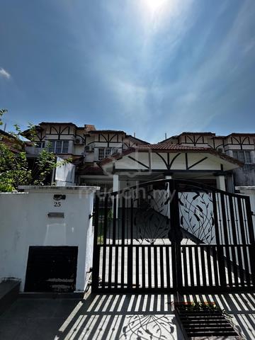 [GREAT CONDITION] Sungai Buloh, Spacious Car Porch, Extended Kitchen 1