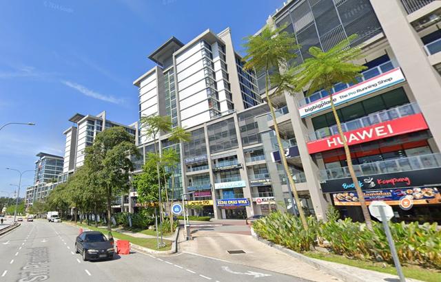 Queensville Ground Floor Corner shop , Facing main road, Permaisuri 1