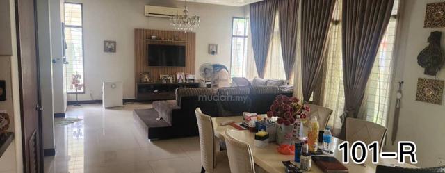 Glenmarie Cove Port klang 2sty Semi D 42*80sqft Reno furnished for sal 1