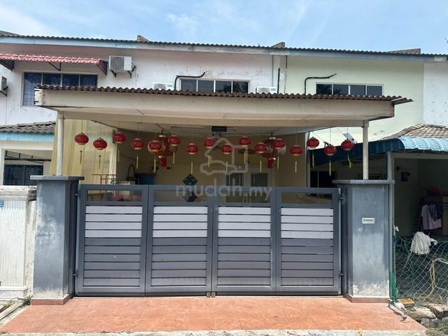 FACING PADANG 2 Storey Tamby Chik Karim Batu Berendam Melaka 1