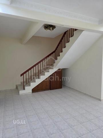 For sale Bandar Bukit Tinggi 2 2 Storey House fully extended renovated 1