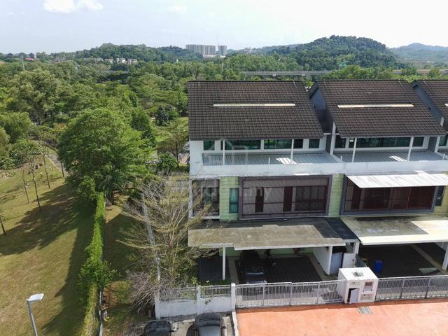 CORNER LOT |3Storey Superlink THISTLE GROVE Denai Alam For Sale 1