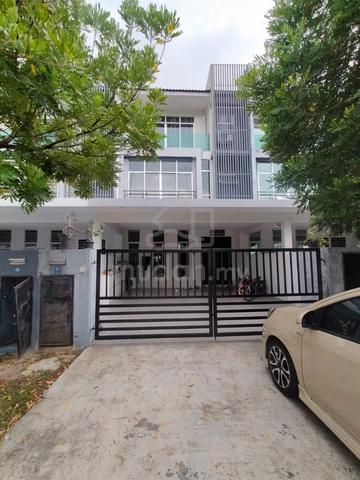 3 Storey House, Bangi Avenue 1