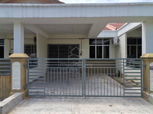 Taman Pertama 1