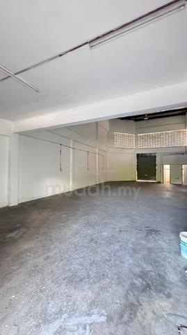 1.5 Storey at Sri Jaya Light Industry Park | Teluk Kumbar 1