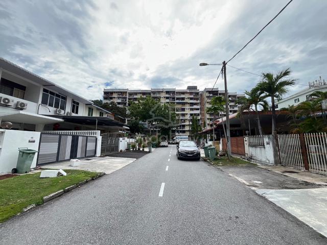 Lip Sin. Sungai Dua. Gelugor. Terrace house 1