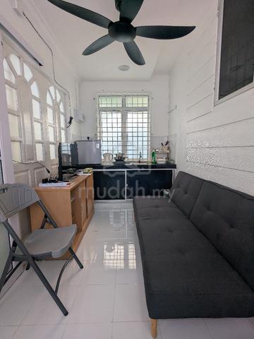 Bilik Sewa Studio Type Non- Sharing Private Bathroom Paka 1