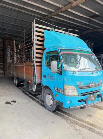 hino wooden cargo lorry 3 ton tip top condition - photo 2 of 6