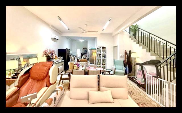 RENOVATED 🔥 22x70 Double Storey Sejati Lakeside Cyberjaya 1