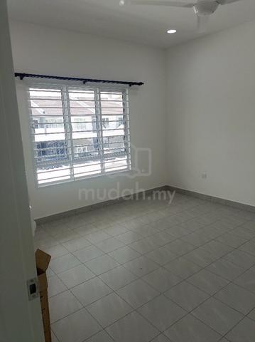 Preferred] Brand New Townhouse Bukit Raja 3R2B Untuk Disewa 1