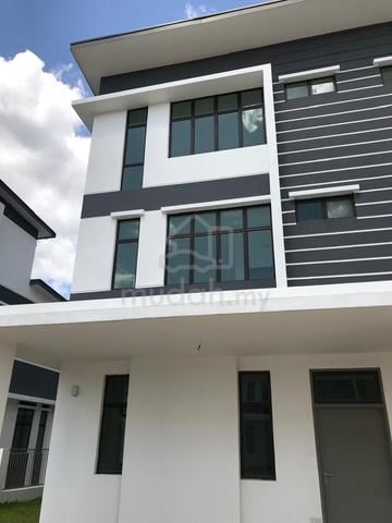 Taman Mutiara Mas (Jade Residence) 3-Storey Cluster House for Sale 1