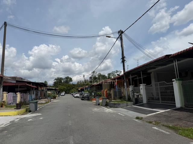 Full loan unit,single storey terrace,3b2b,AAA stock 1