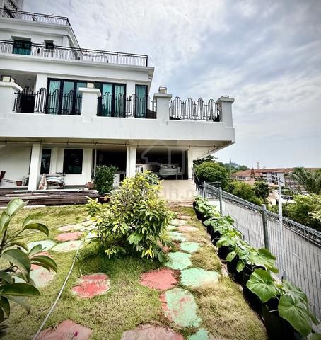 Luxury 3-Storey Hilltop Bungalow Batu Maung | Lift | Rooftop Terrace 1