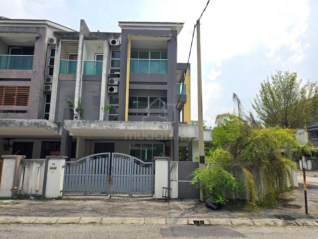 Three Storey House Corner At Kampar Putra, Kampar, Perak. 1