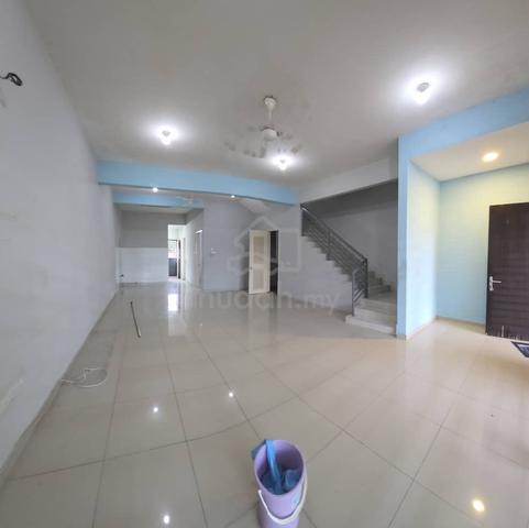 Banting Mewah, Banting Freehold double storey terrace house for rent 1