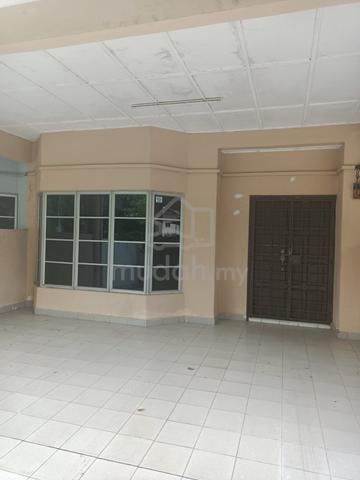Well Maintained Unit, Quiet, Lots of parking spaces, 1