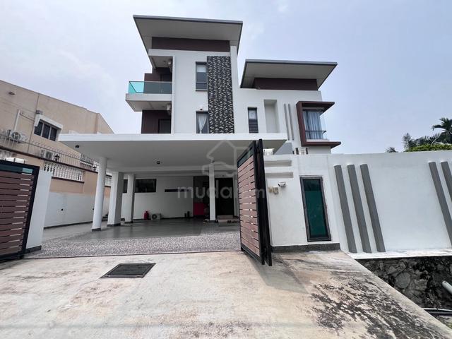 Taman Connaught 3 Storey Bungalow House 1