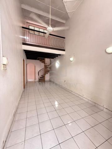 Taman Molek (Jalan Molek 2), 1.5sty Terrace, Original, None Gated 1