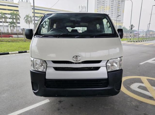2018 Toyota Hiace 2.5 (M) Window Van 14 Seat - 2