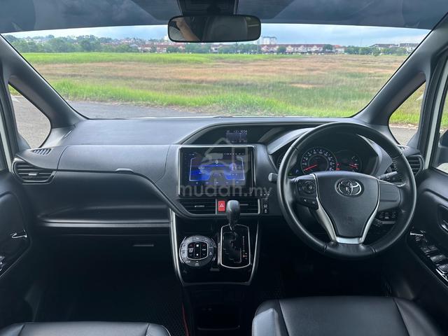 2018 Toyota VOXY V 2.0 (A) - 4