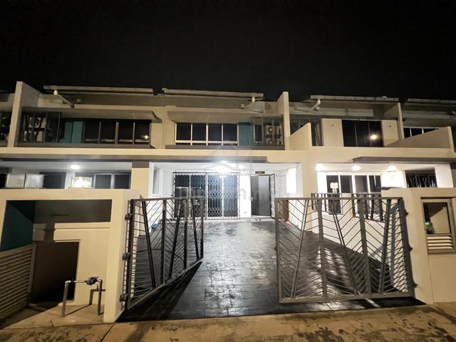 [Facing Lake] 2 Storey Terrace (type Arina) Serenia City, Sepang 1
