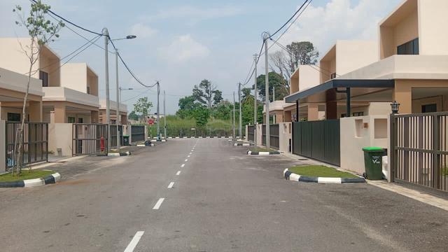 Rumah Banglo Dua Tingkat untuk Dijual di Lunas 1