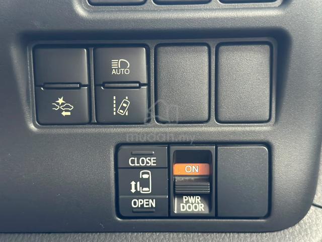 2018 Toyota VOXY 2.0 X 8 SEATER LEATHER SEAT F-LON - 4