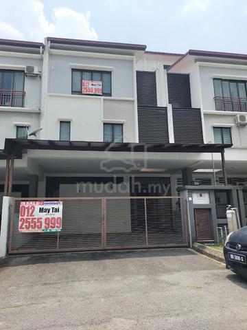 3 Storey SuperLink 24' X 65' P/furnished @ Taman Tropika 2, Bangi 1