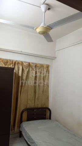 Sri Petaling Endah Ria Condominium room to let 1