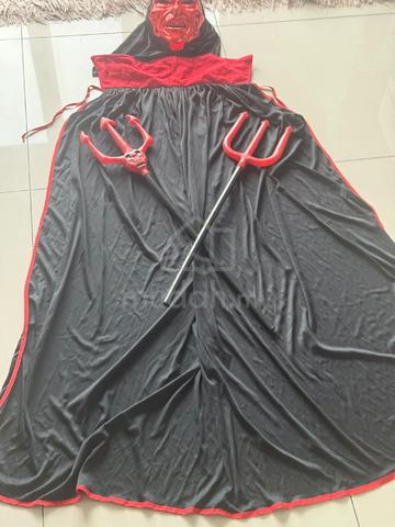 Devil Halloween Costume Set (Cape, Mask & Tridents - photo 3 of 6