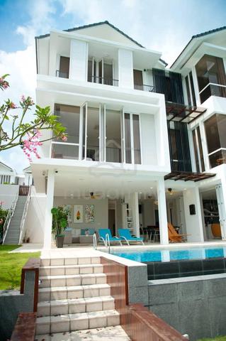 [Private Yatch Berth] 3 Storey Bungalow Emerald Bay Puteri Harbour 1