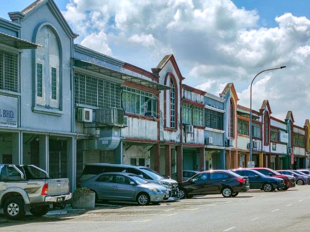 Kota Kemuning, Bukit Kemuning 1.5 Storey Terrace Factory For Rent 1