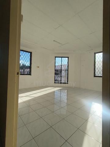 Beverly Hills Plaza | Corner 1,000 sqft | 3rd Floor 1