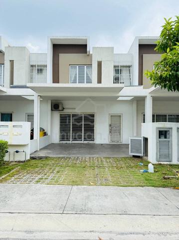 Double Storey Terrace Casa Green Cybersouth, Dengkil 1