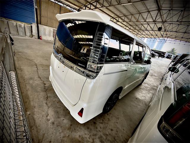 2021 Toyota VOXY 2.0 ZS KIRAMEKI III (A) - 4