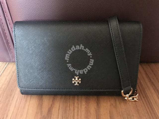Tory Burch Emerson Leather Chain Wallet in Gray