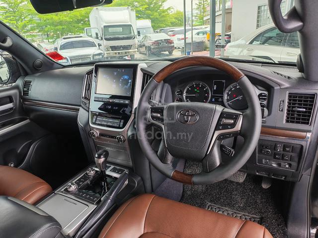 2017 Toyota LANDCRUISER 4.6 ZX (A) Boleh Loan - 5