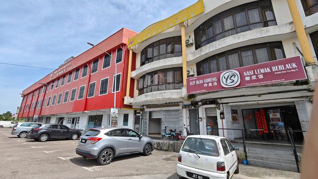 Kluang Baru , Ground floor shop.Near AeonBig , Econsave , no agent fee 1