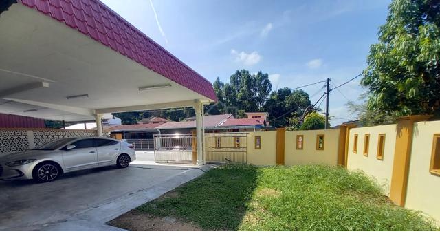 Single-storey CORNER terrace house for rent at Kamunting 1