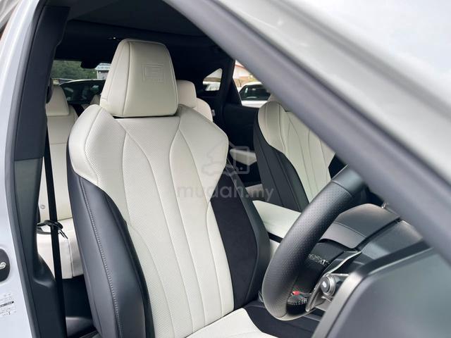 2025 RX350 2.4 FSPT WHITE LTR 2nd Row Power seats - 3