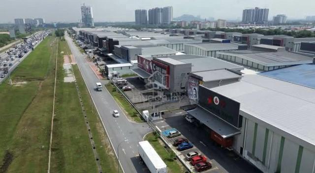 1.45 ACRES FACING MAINROAD Factory Taman Perindustrian Putra Puchong 1