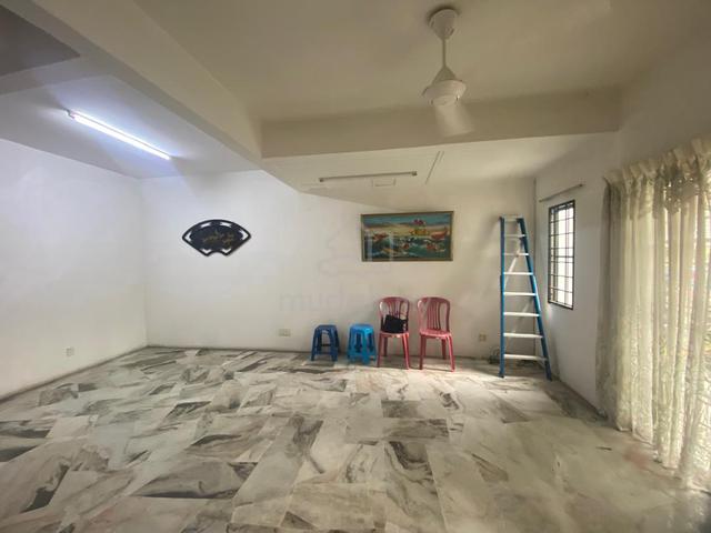 MURAH!!!!DEKAT MASJID PUNCAK ALAM NeWLY PAINTED Double Storey FASA 2 1