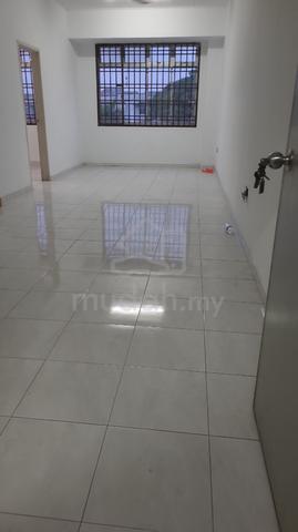 Ehsan Jaya Shop Apartment for Rent 1